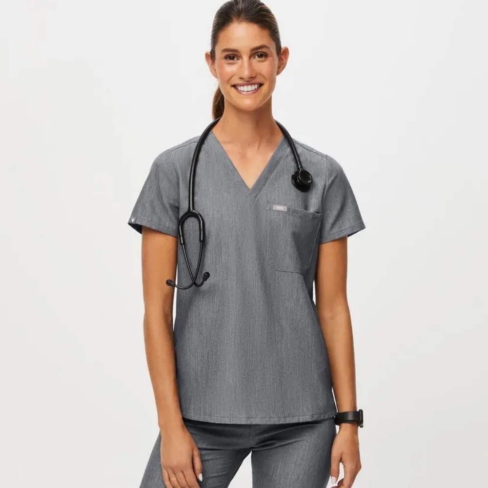 Figs Catarina One-Pocket Scrub Top V- neck Graphite Heather Gray Style#FW1000